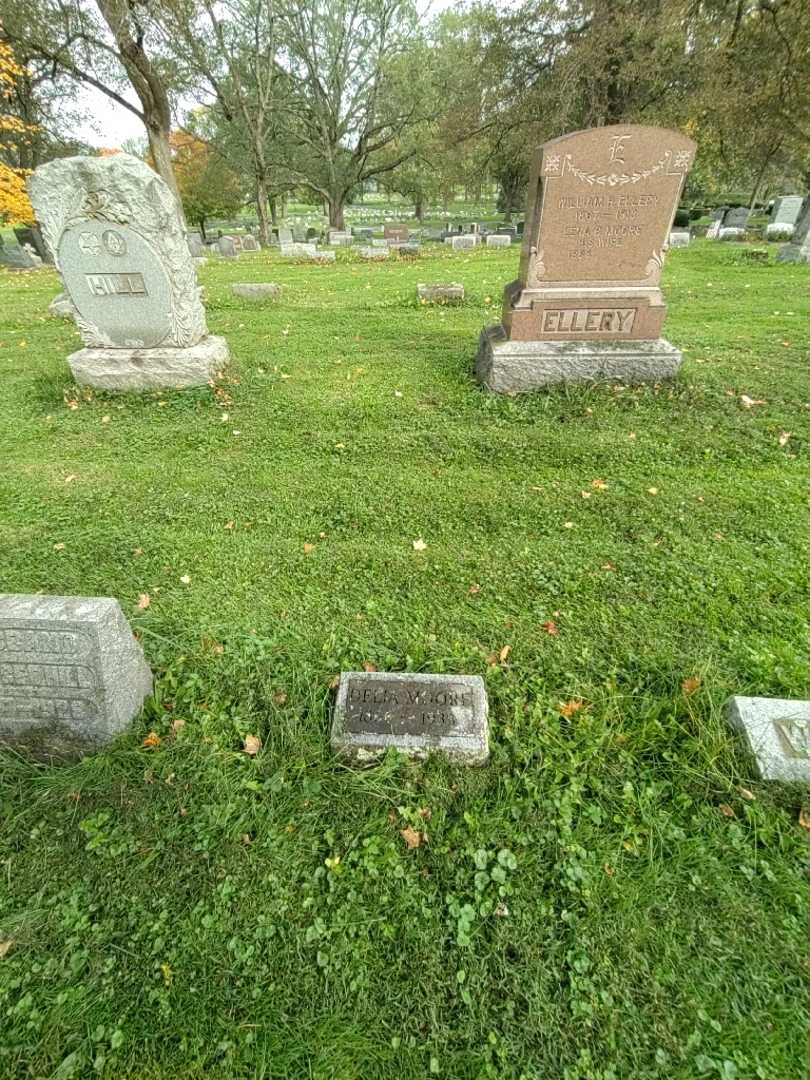 Delia Moore's grave. Photo 1