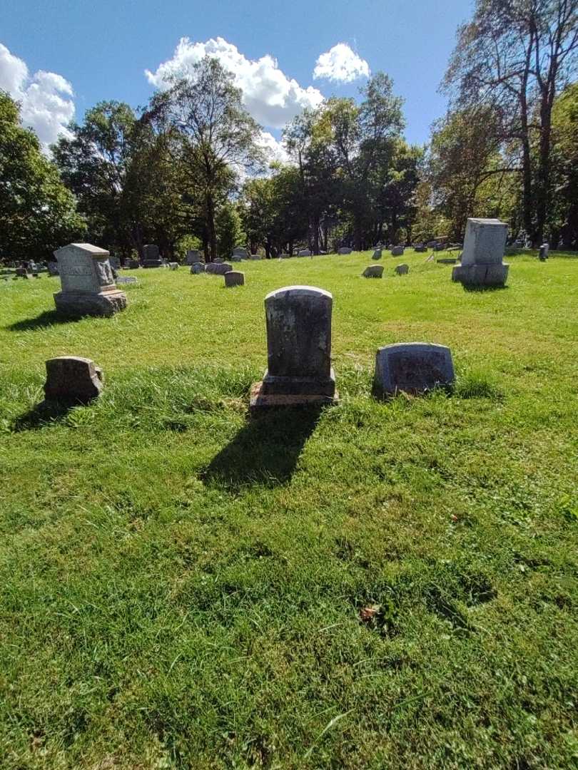 Lottie F. Mahoney's grave. Photo 1