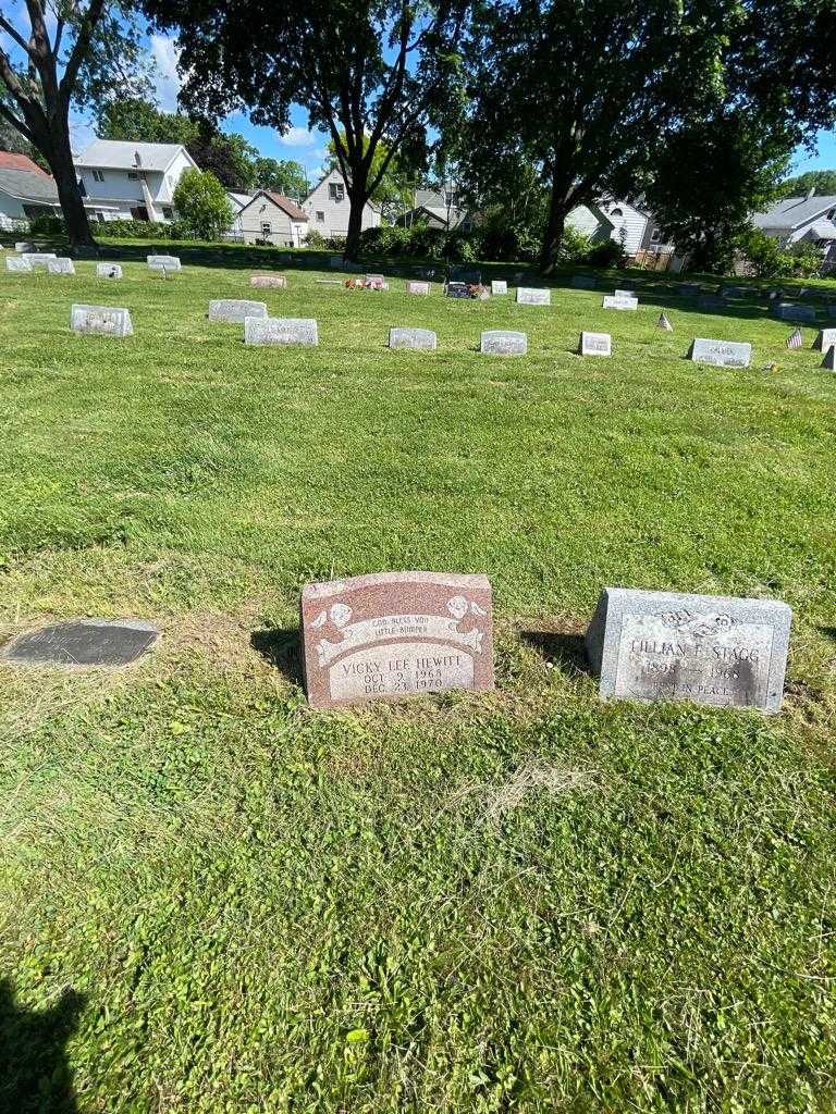 Linda L. Wilmot's grave. Photo 2