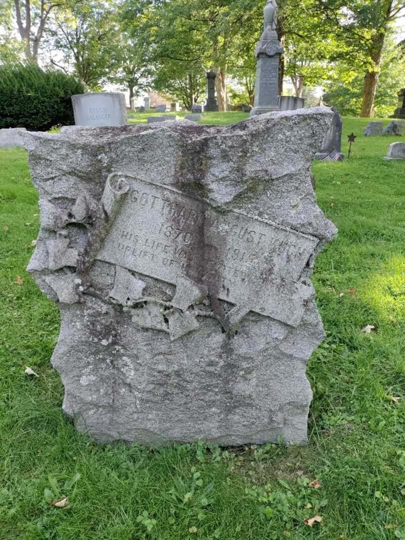 Gotthard August Kuch's grave. Photo 3