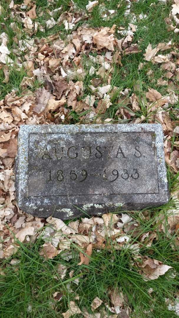 Augusta S. Wurpel's grave. Photo 3