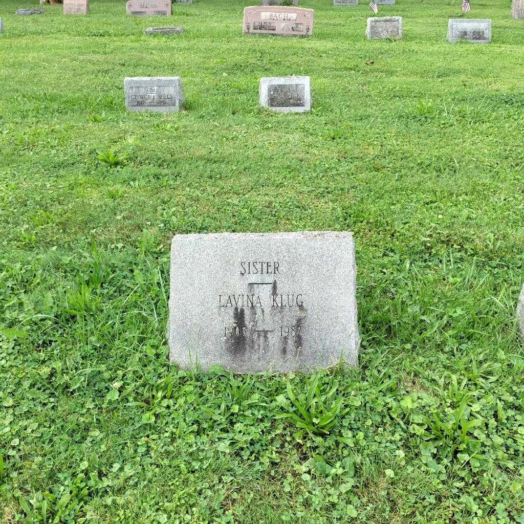 Lavina Klug L'Herault's grave. Photo 1