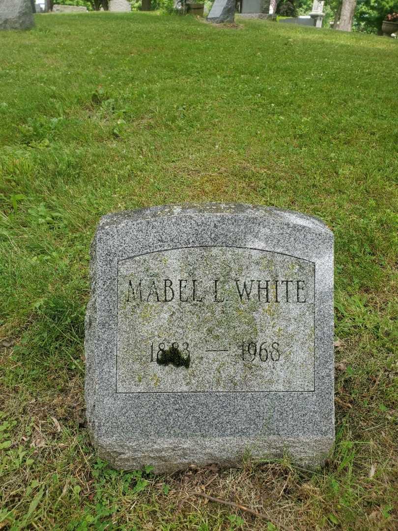 Mabel L. White's grave. Photo 3