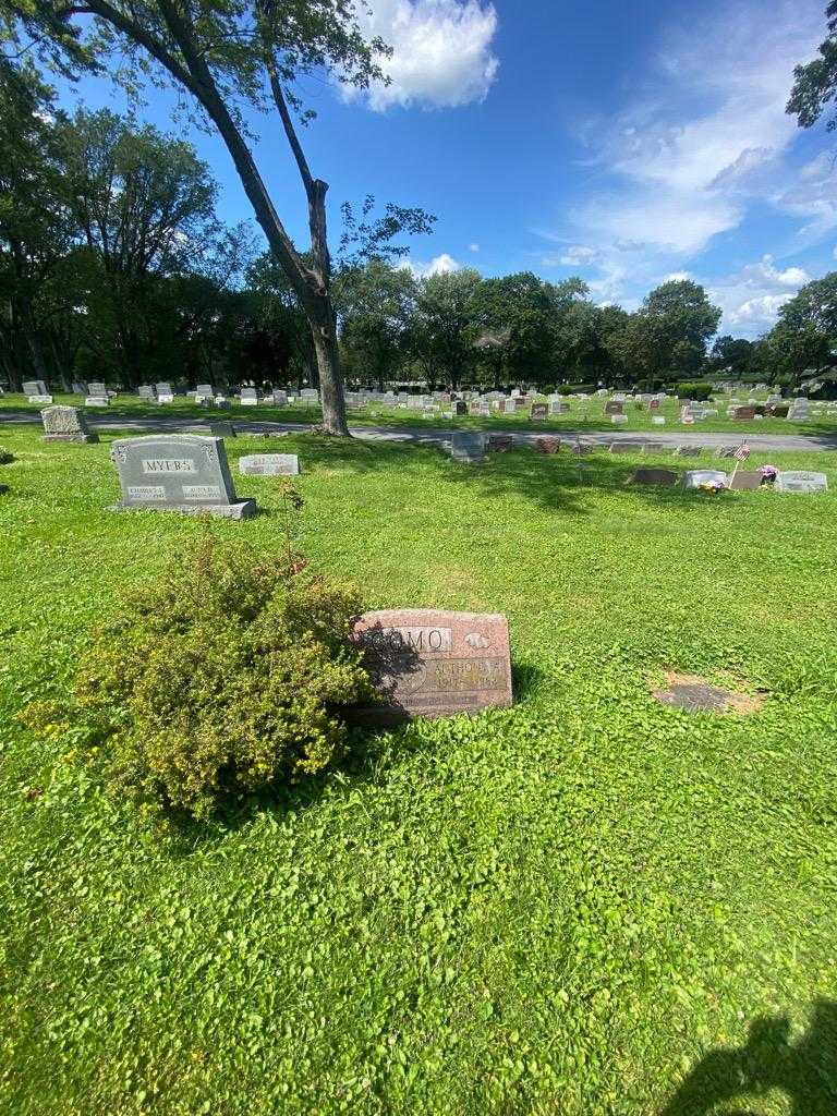 Anthony A. Como's grave. Photo 1