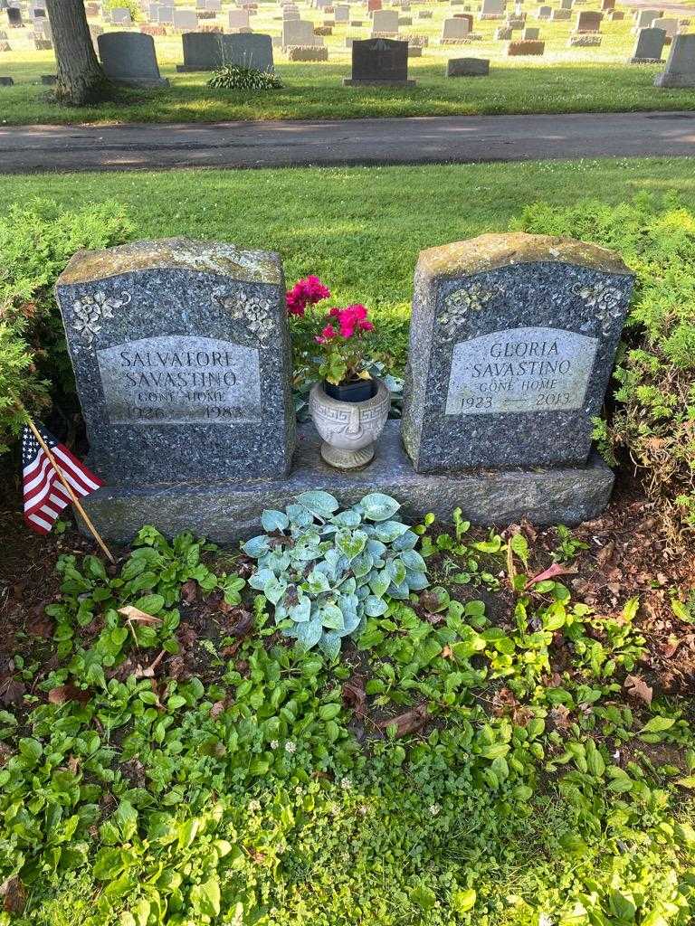 Gloria Savastino's grave. Photo 2