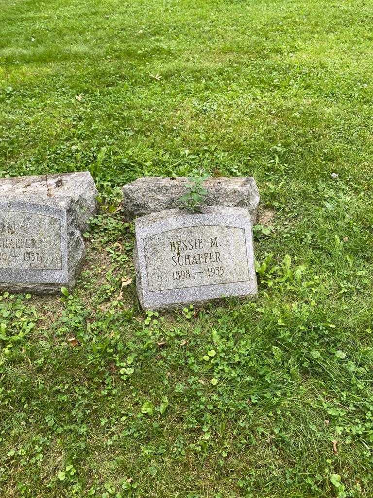 Bessie Manley Schaefer's grave. Photo 2