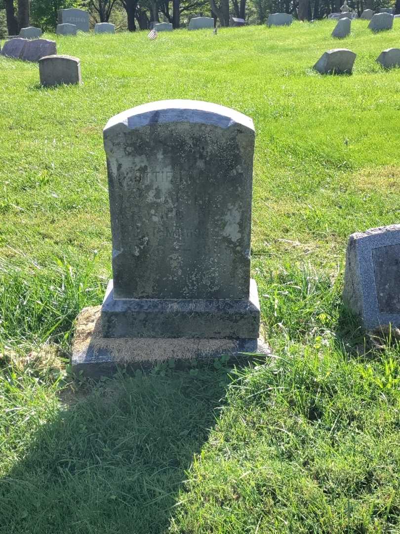 Lottie F. Mahoney's grave. Photo 2