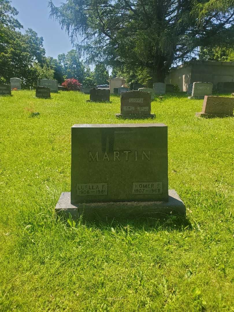 Luella F. Martin's grave. Photo 2