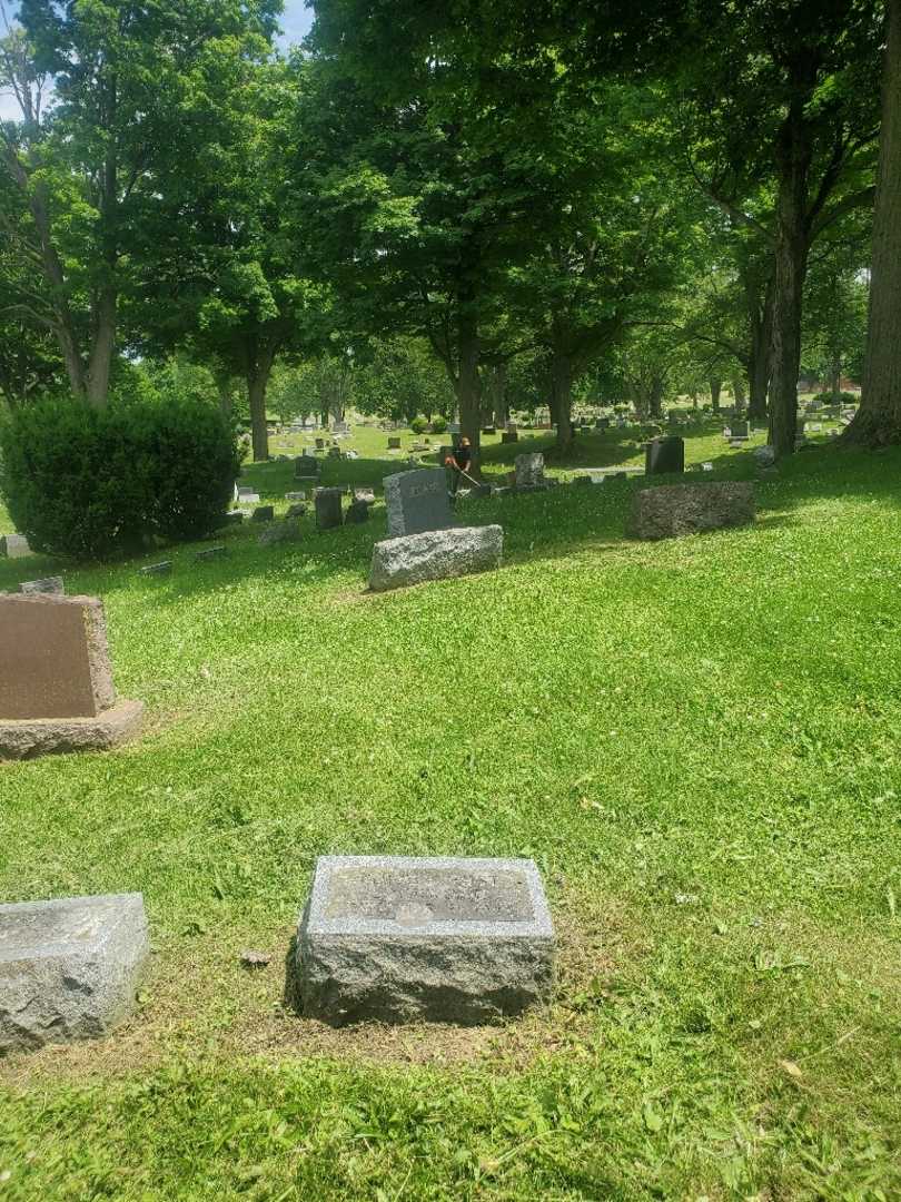 Edith Lockwood Trost's grave. Photo 1