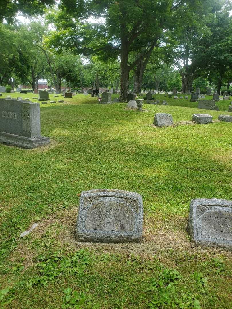Ethelyn Dillon Soule's grave. Photo 1