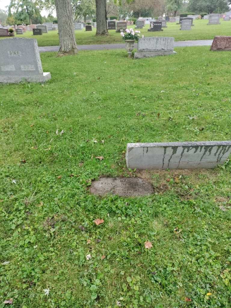 Doctor Frank E. Newlove's grave. Photo 1
