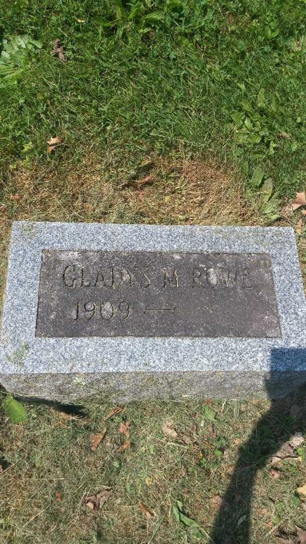 Gladys M. Rowe's grave. Photo 4