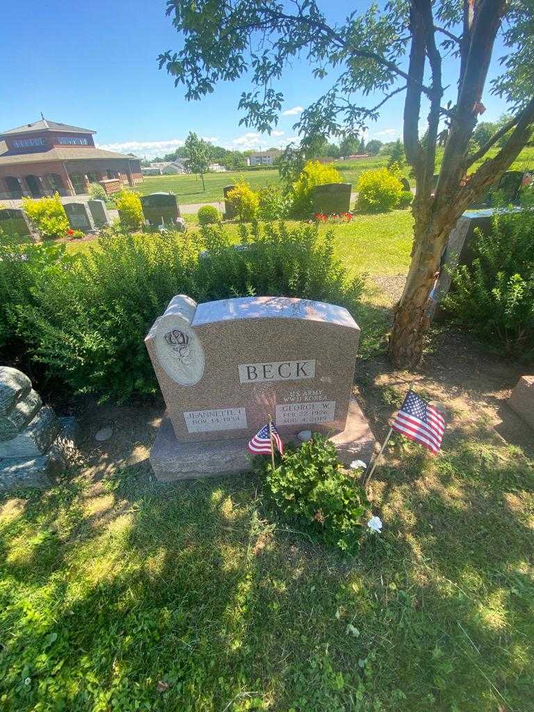 George W. Beck's grave. Photo 1