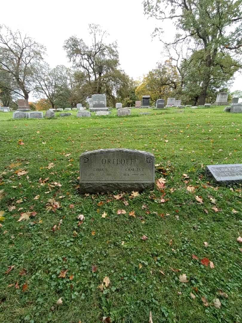 Emma S. Ortloff's grave. Photo 1