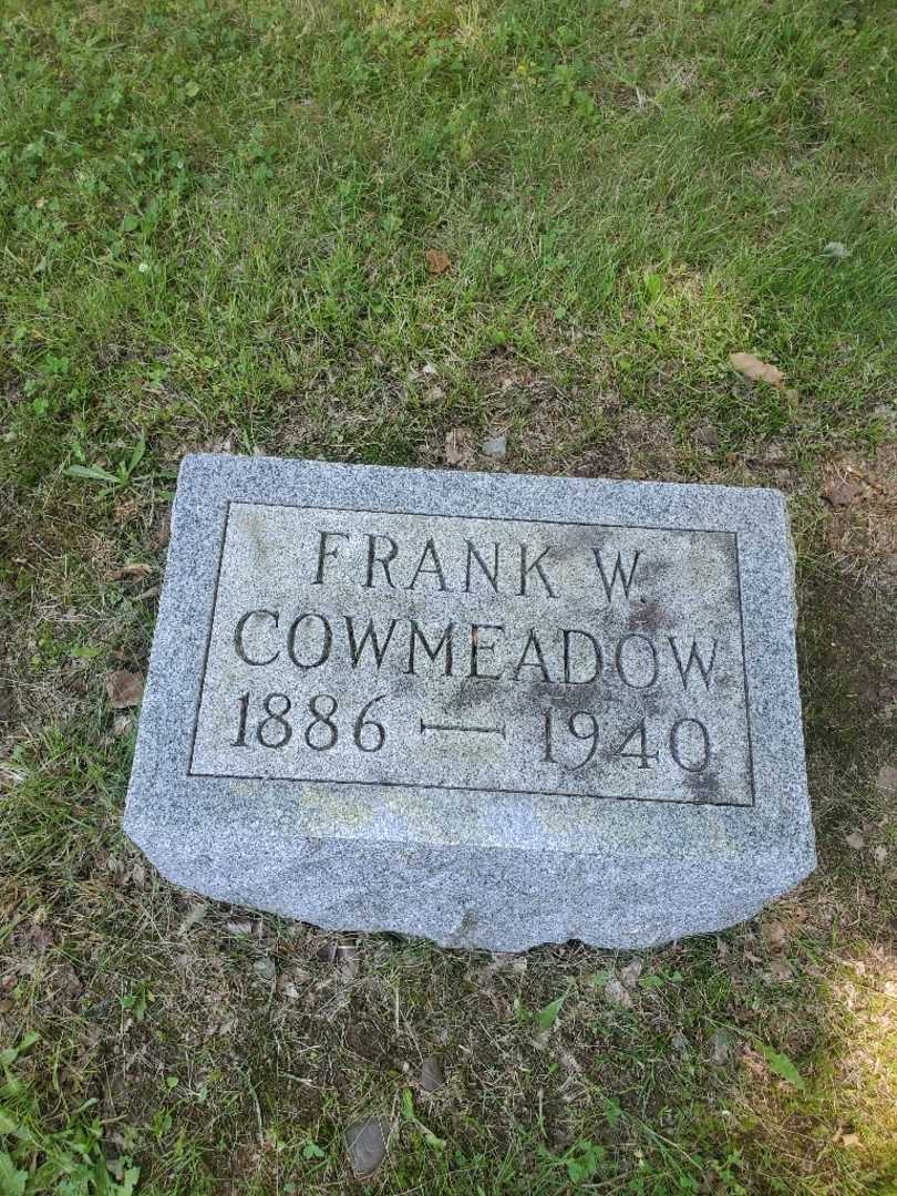 Frank W. Cowmeadow's grave. Photo 4