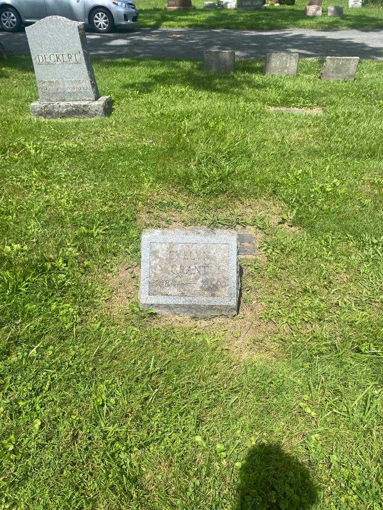 Evelyn Grant's grave. Photo 2