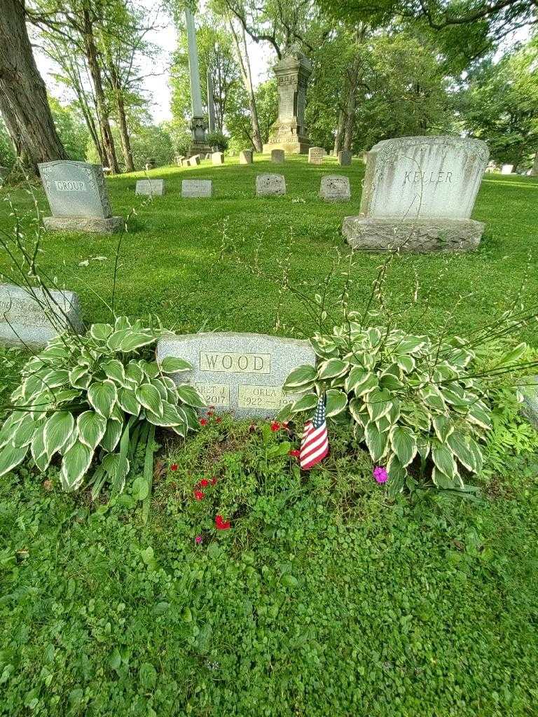 Margaret J. Wood's grave. Photo 1