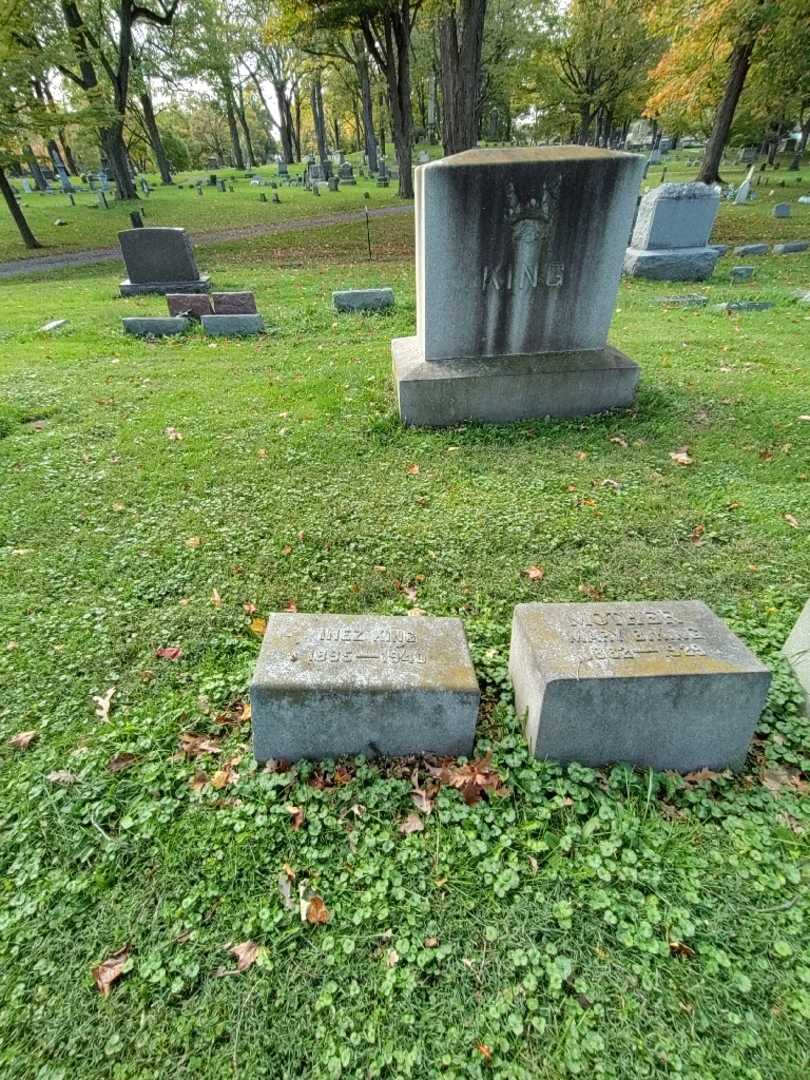 Inez King's grave. Photo 2