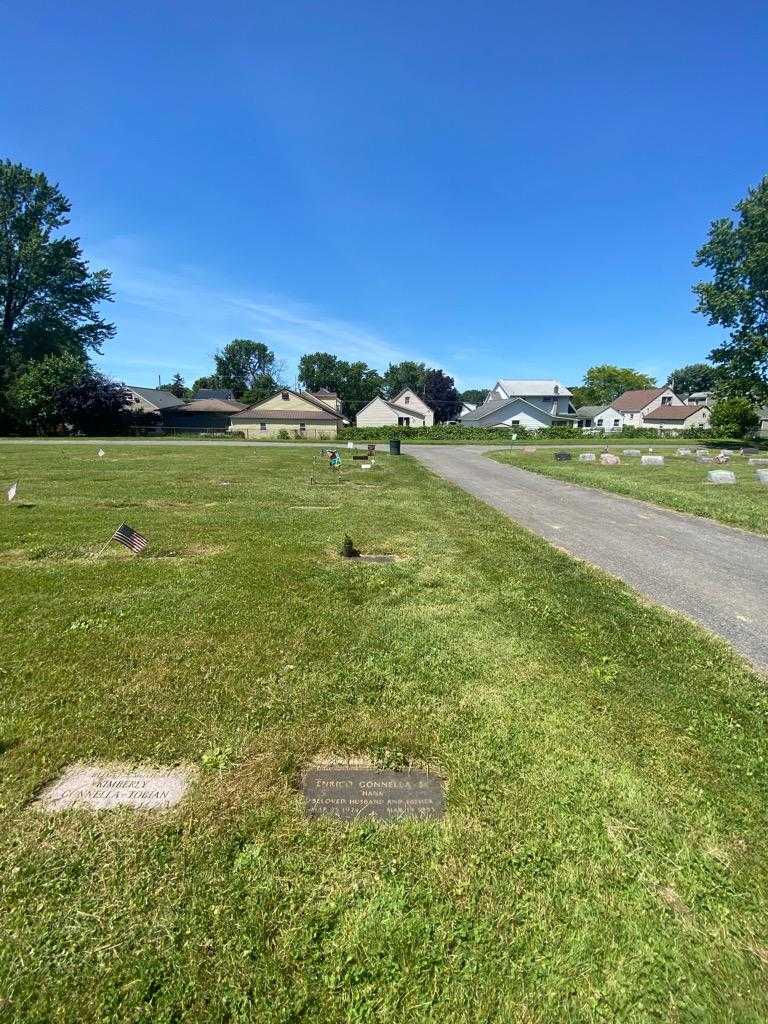 Enrico "Hank" Gonnella Senior's grave. Photo 1