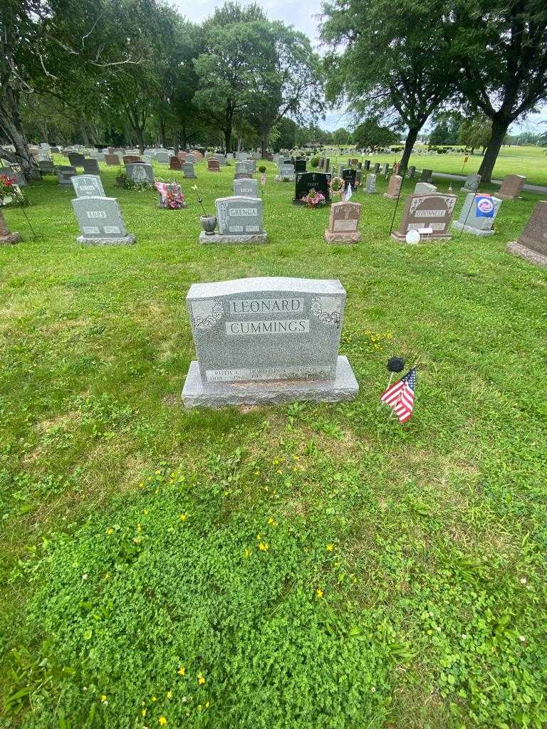 Ruth E. Cummings's grave. Photo 1