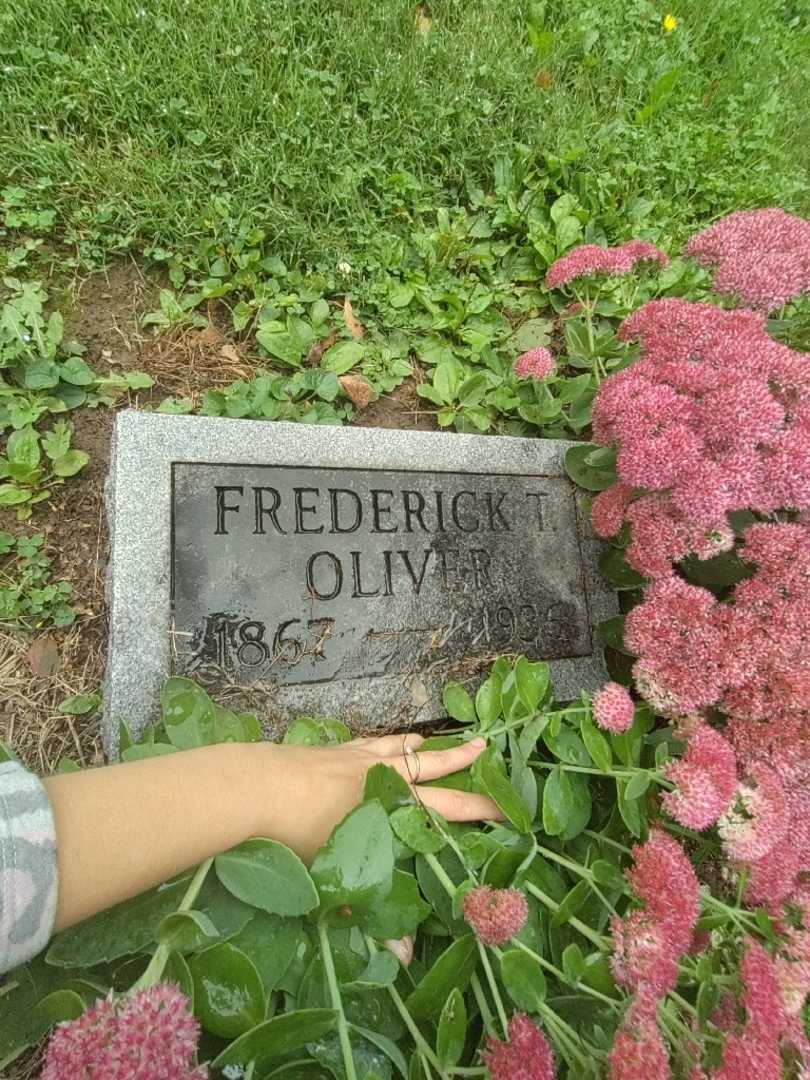 Frederick Thomas Oliver's grave. Photo 2