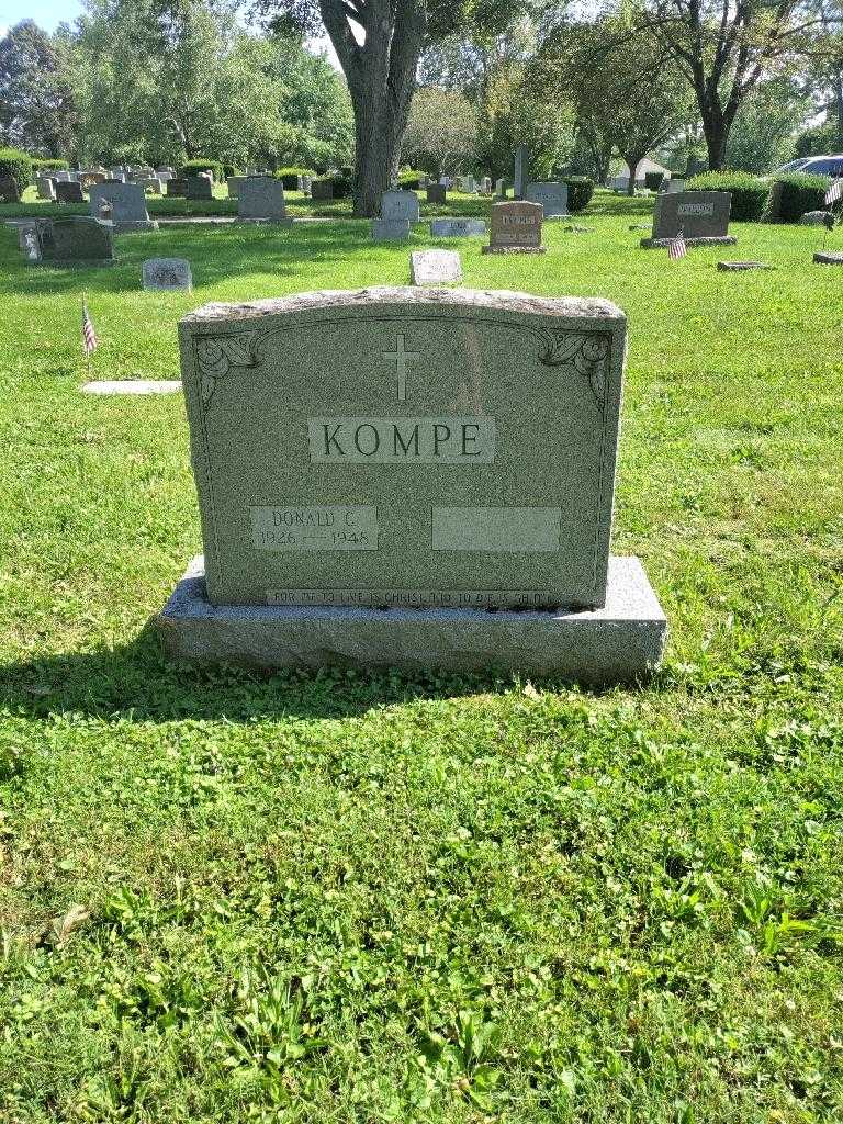 Donald C. Kompe's grave. Photo 2