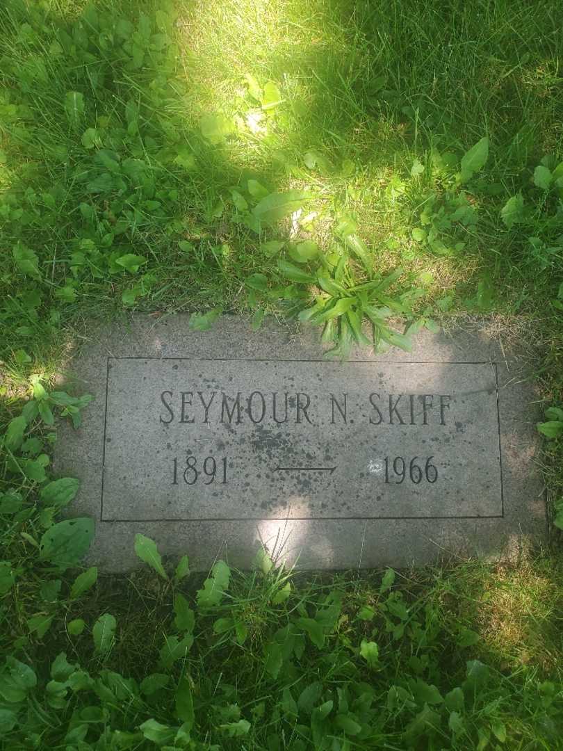 Seymour N. Skiff's grave. Photo 3