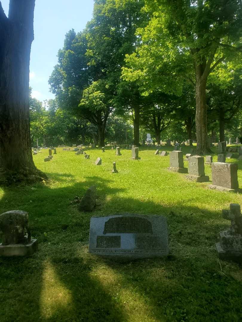 Frederick E. W. "Fred" Price's grave. Photo 1