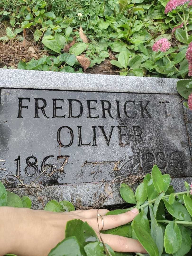 Frederick Thomas Oliver's grave. Photo 3