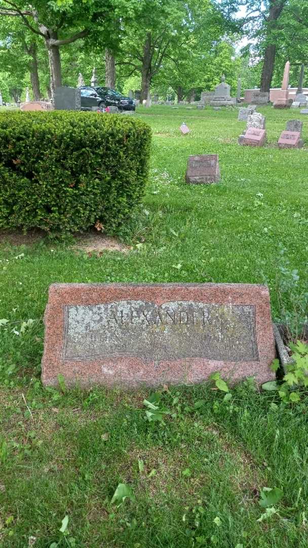 Lillian Eager Alexander's grave. Photo 2