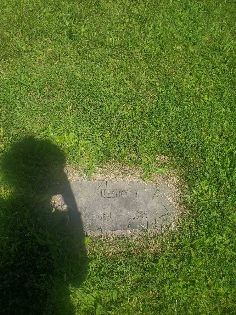Henry F. Oswald's grave. Photo 3