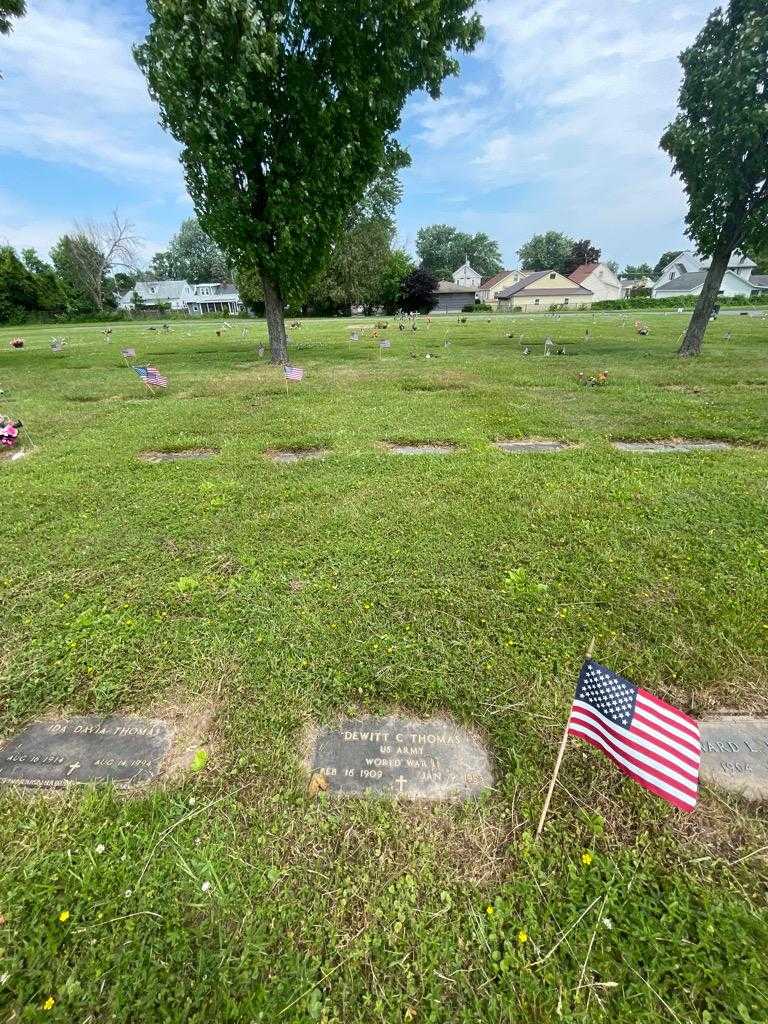 Dewitt C. Thomas's grave. Photo 1