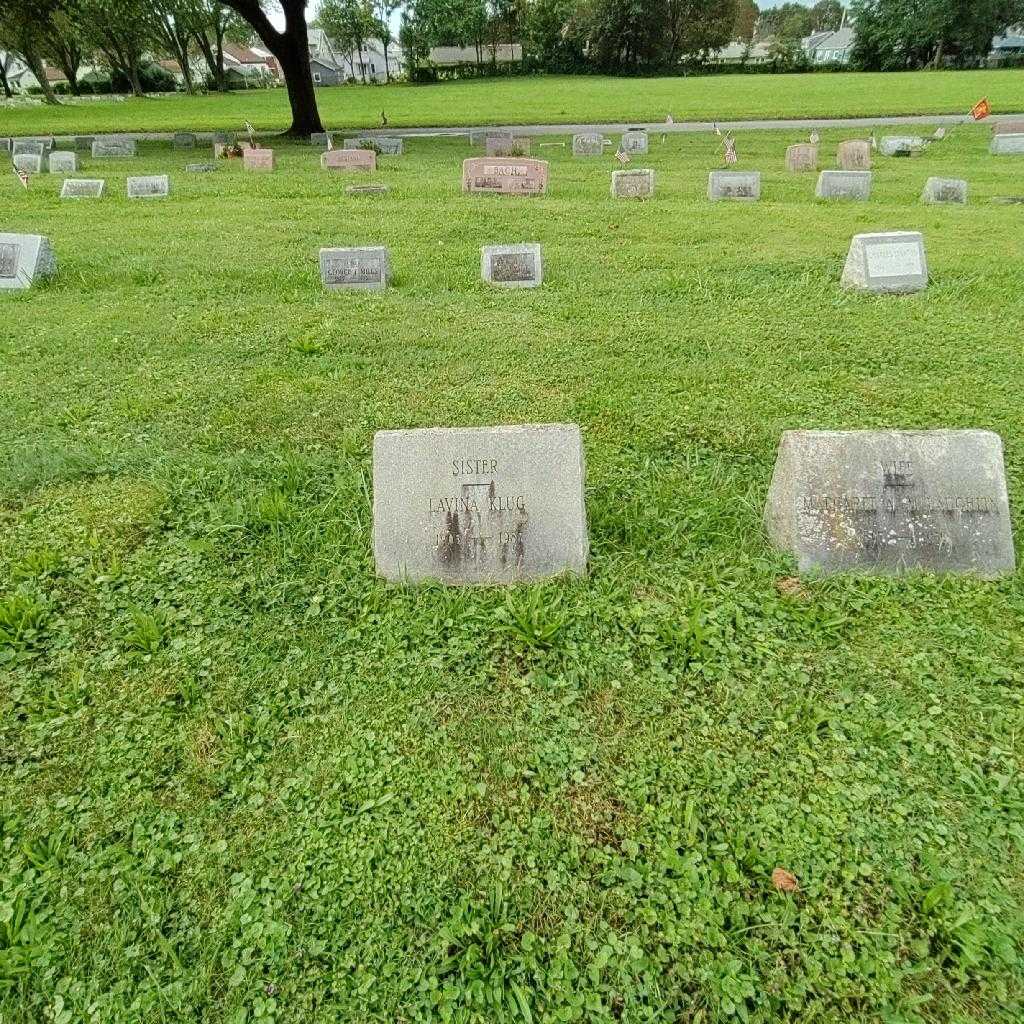 Lavina Klug L'Herault's grave. Photo 3