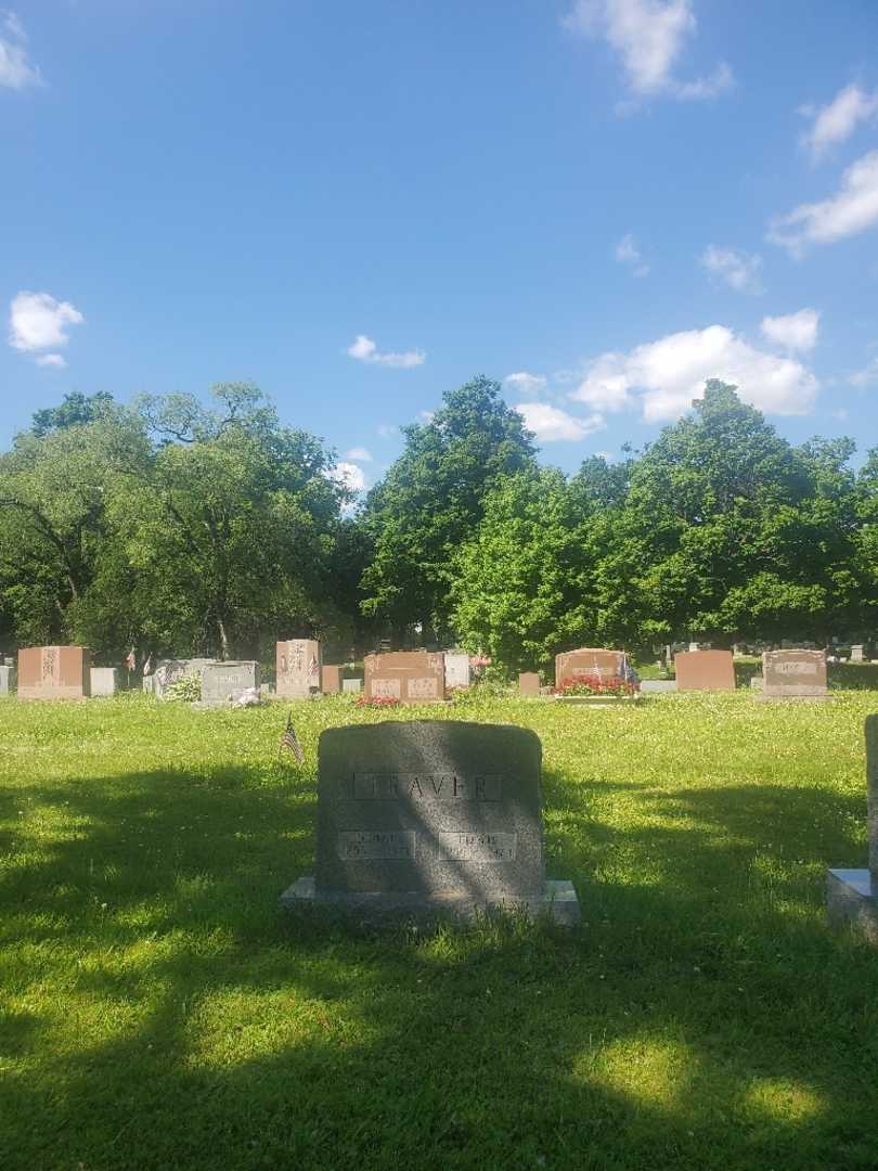 Florence Traver Armstrong's grave. Photo 1