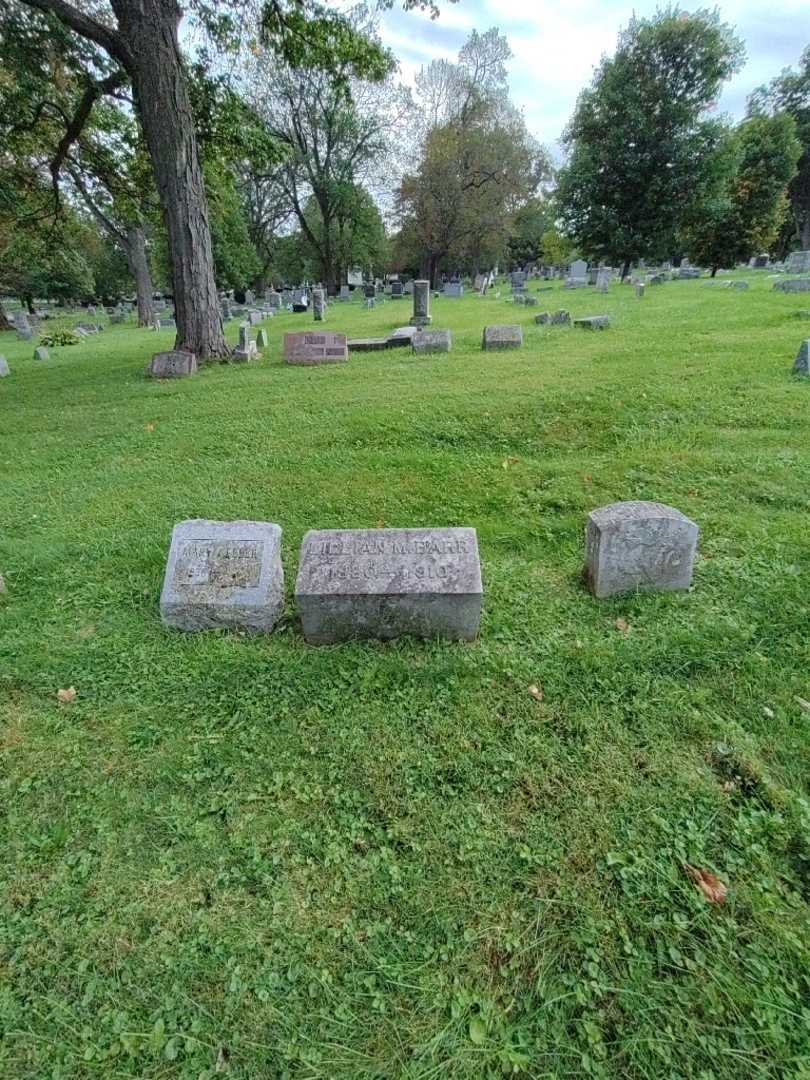 Lillian M. Barr's grave. Photo 1