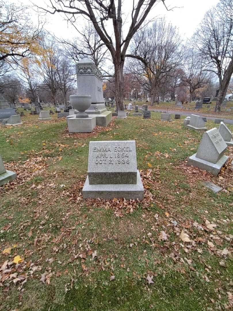 Emma Eckel's grave. Photo 1