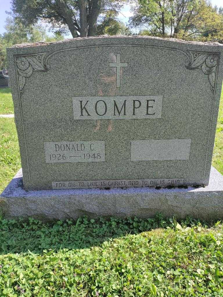 Donald C. Kompe's grave. Photo 3