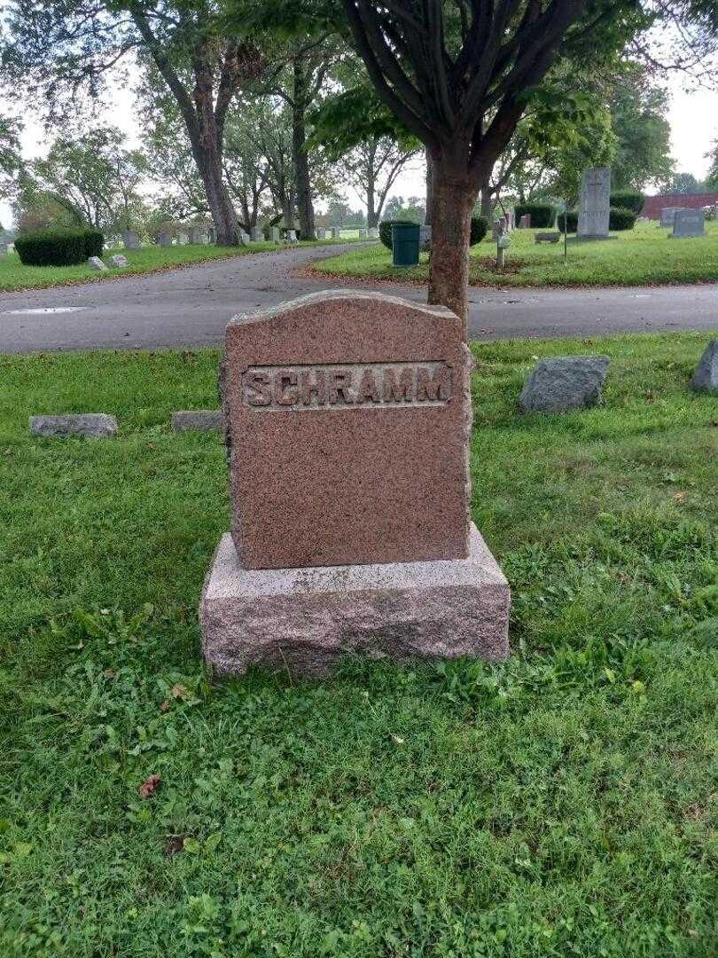 Otto Schramm's grave. Photo 4