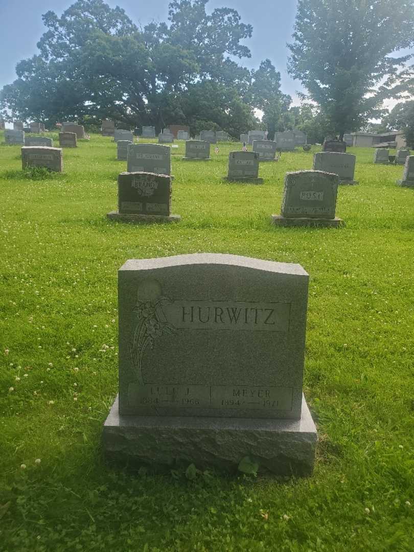 Lulu J. Hurwitz's grave. Photo 2