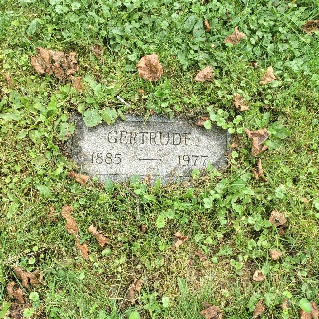 Gertude Skinner's grave. Photo 1