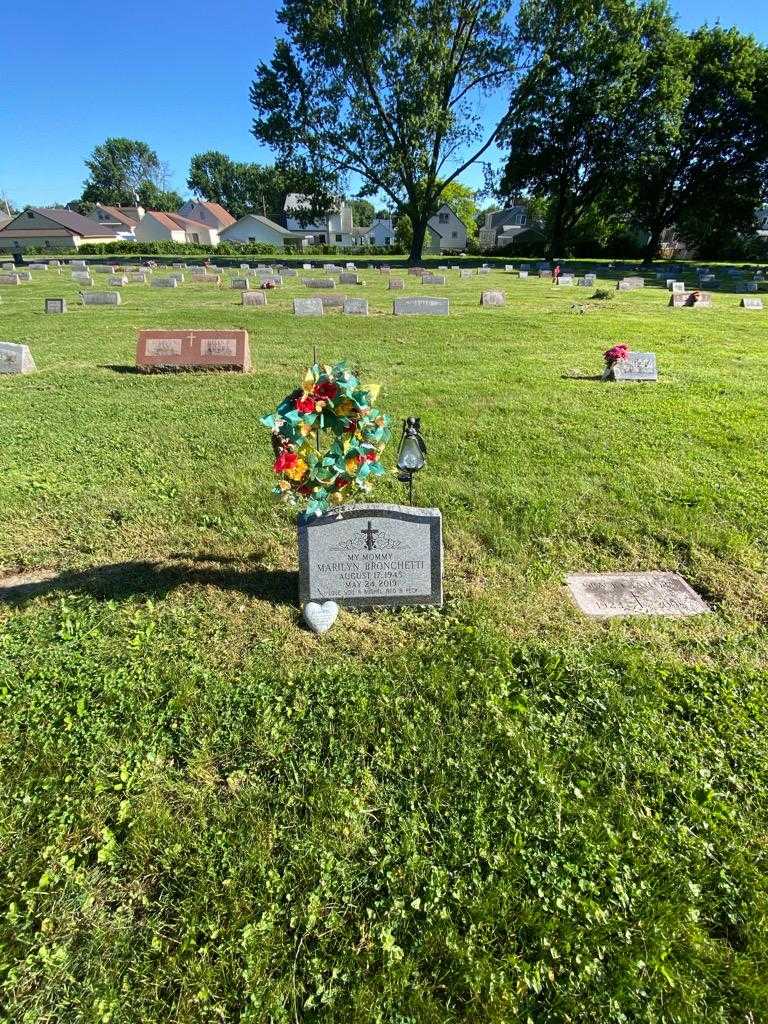 Marilyn Bronchetti's grave. Photo 1