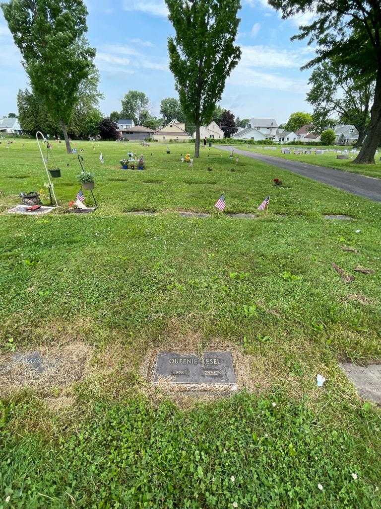 Queenie Kesel's grave. Photo 1