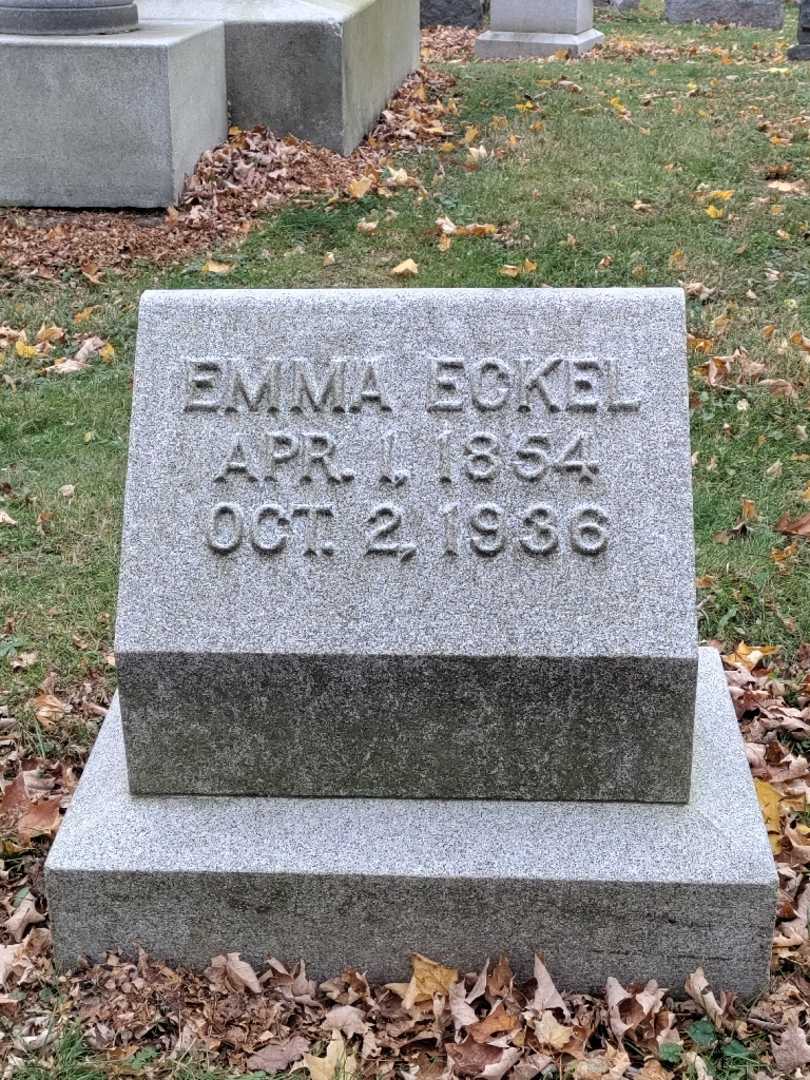 Emma Eckel's grave. Photo 3
