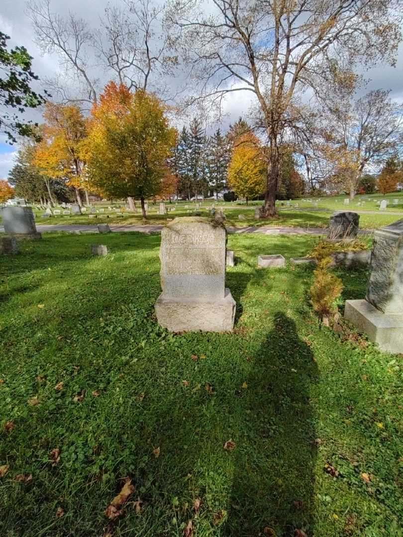Louisa Decker's grave. Photo 1