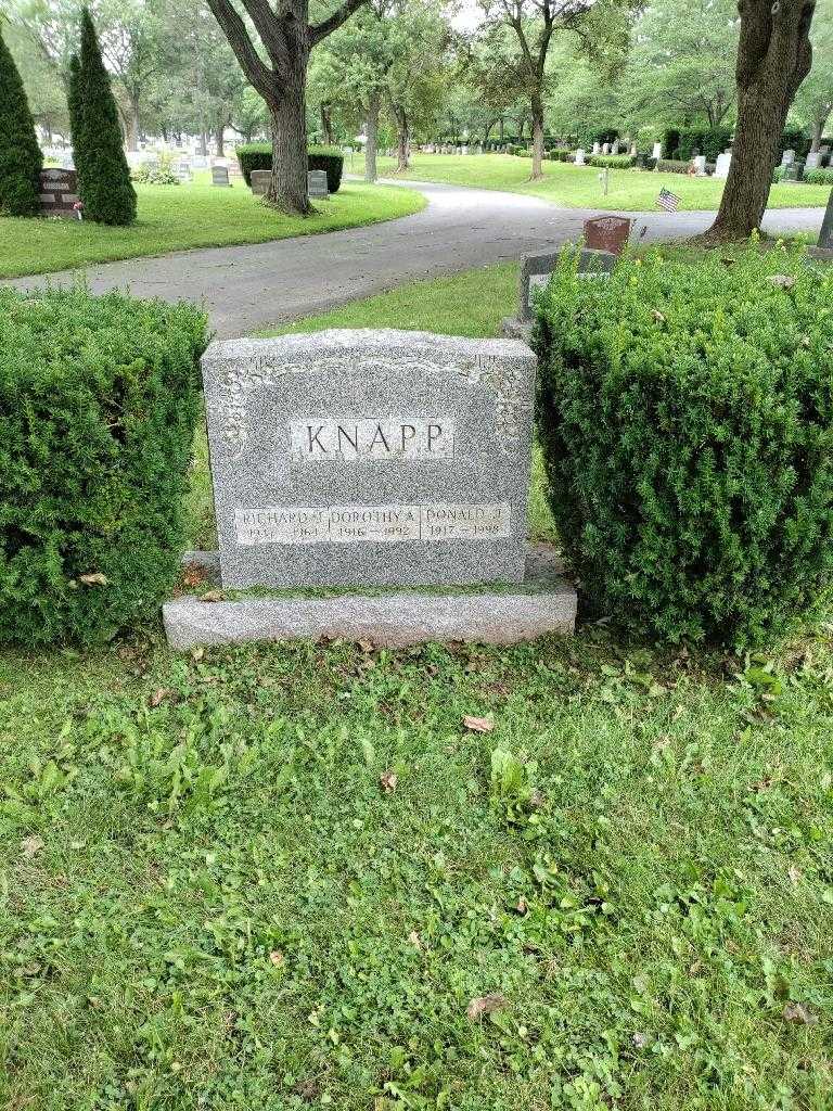 Richard J. Knapp's grave. Photo 1