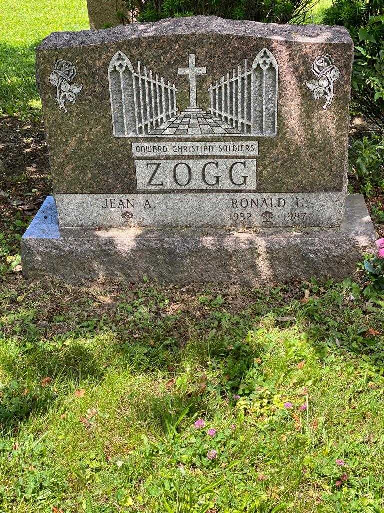 Ronald U. Zogg's grave. Photo 3
