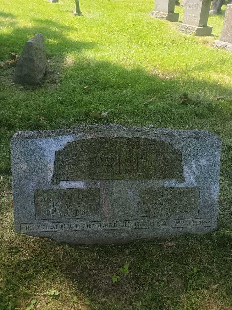 Frederick E. W. "Fred" Price's grave. Photo 3