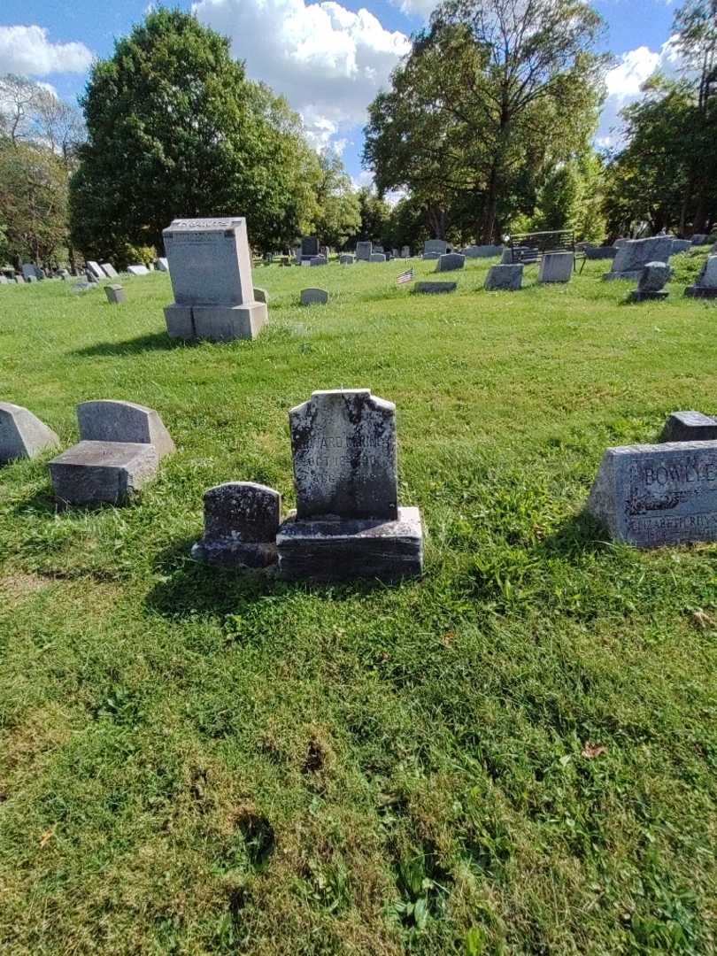 Edward M. Reiner's grave. Photo 1