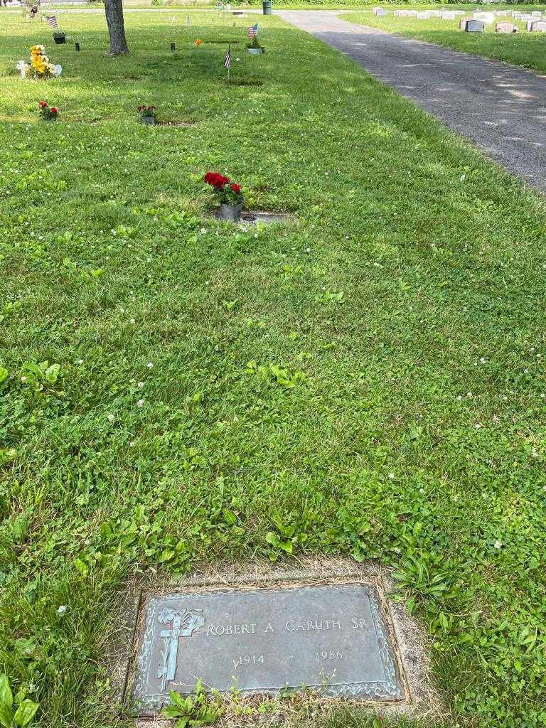 Robert A. Caruth Senior's grave. Photo 2