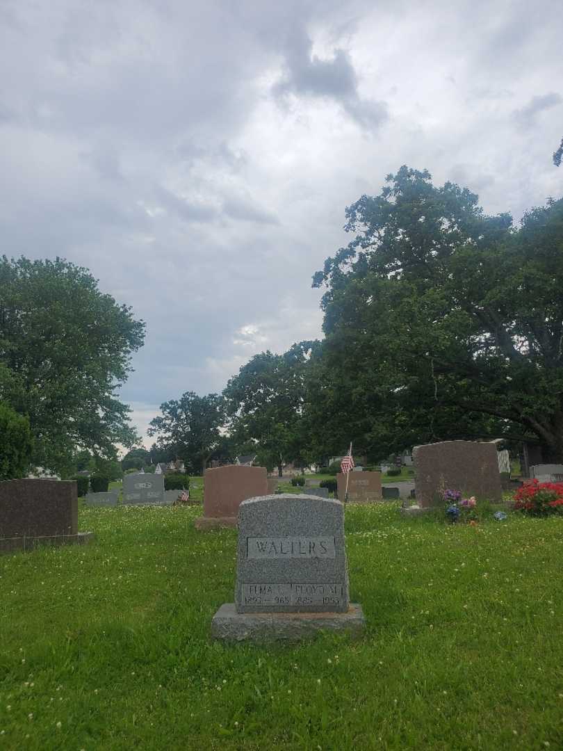 Elma L. Walters's grave. Photo 1